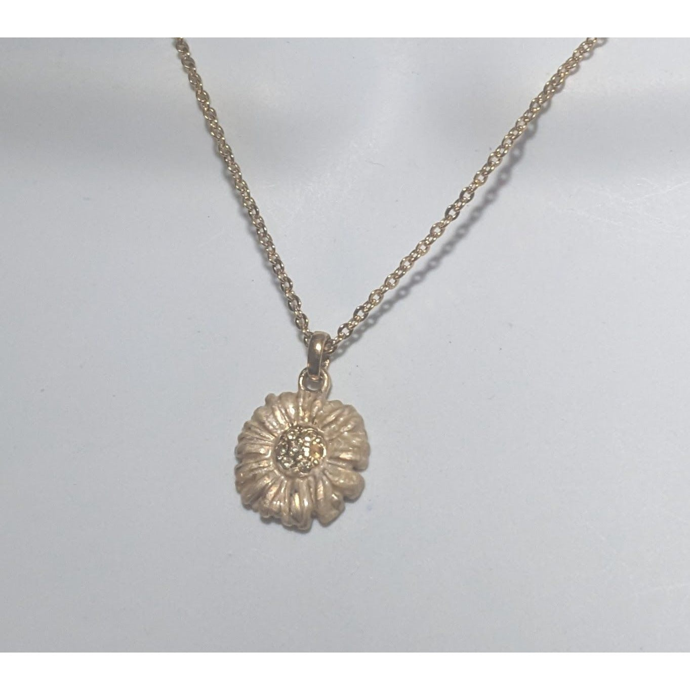 Gold Daisy Pendant Necklace