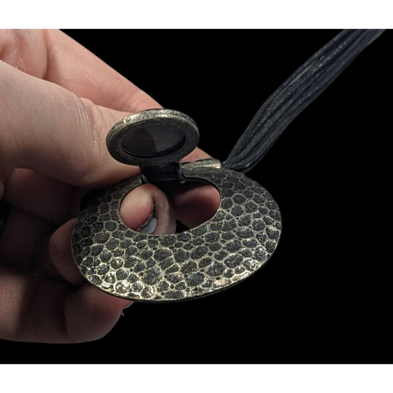 Brutalist Hammered Articulated Pendant Necklace With Rhinestone Accent