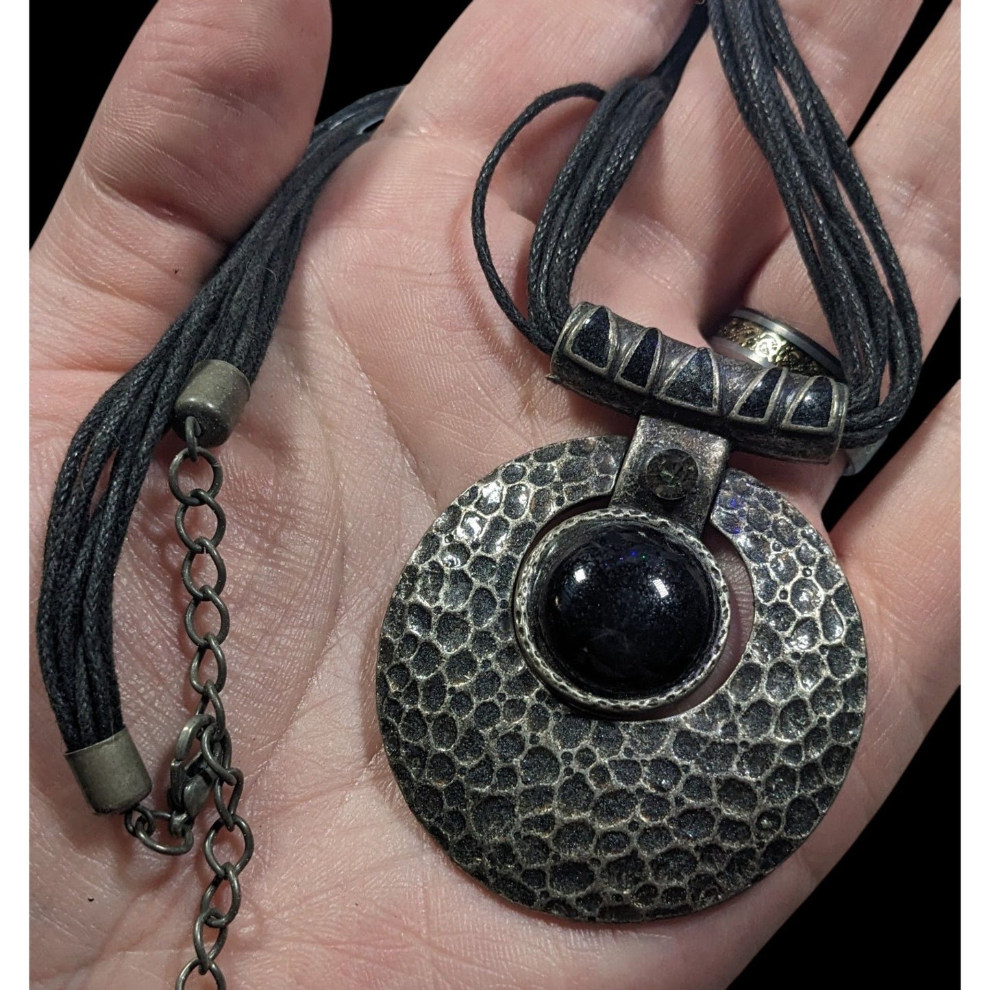 Brutalist Hammered Articulated Pendant Necklace With Rhinestone Accent