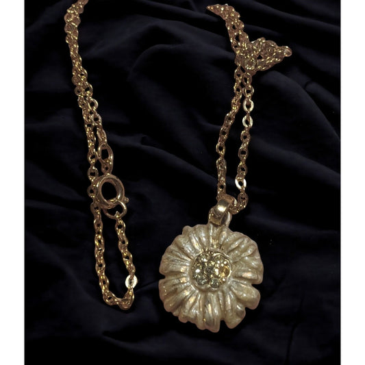 Gold Daisy Pendant Necklace