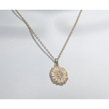 Gold Daisy Pendant Necklace