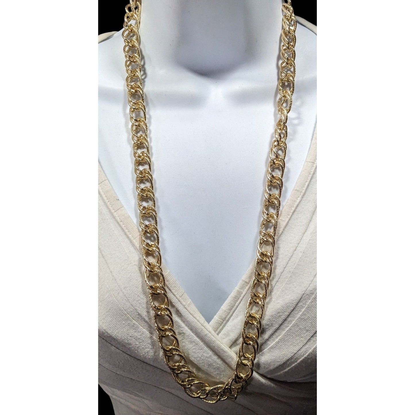 Lightweight Textured Gold Tone Chain Necklace