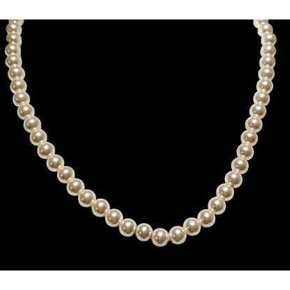 SU Vintage Faux Pearl Necklace