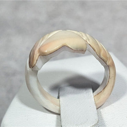 Vintage Carved Cream Shell Heart Ring Size 6
