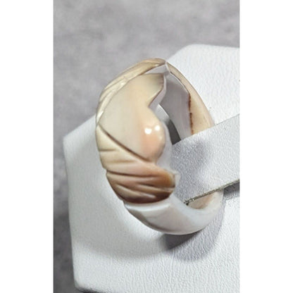 Vintage Carved Cream Shell Heart Ring Size 6