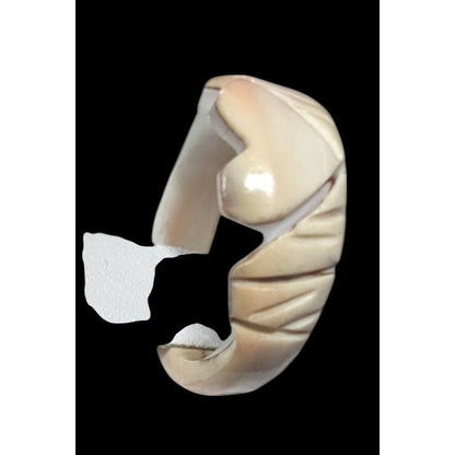 Vintage Carved Cream Shell Heart Ring Size 6