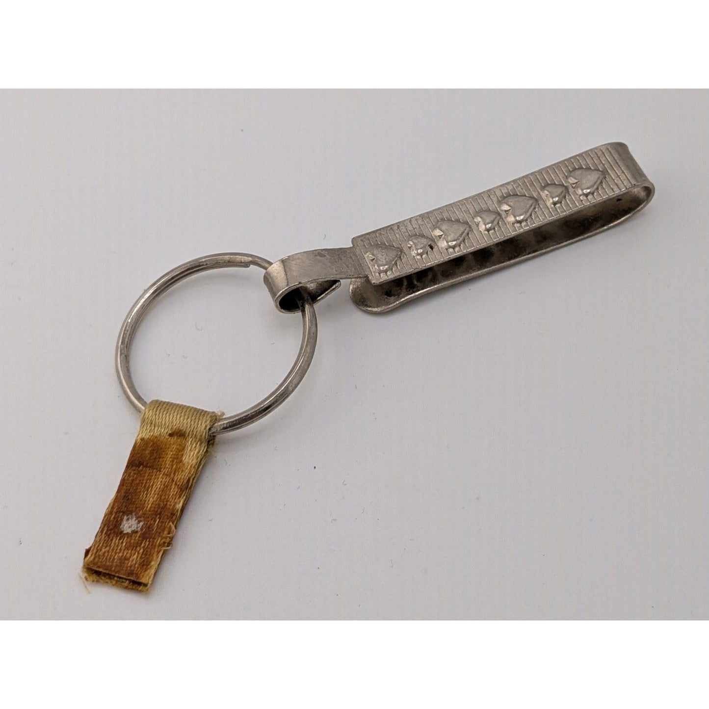 Vintage Metal Keychain With Heart Pattern & Fabric Accent