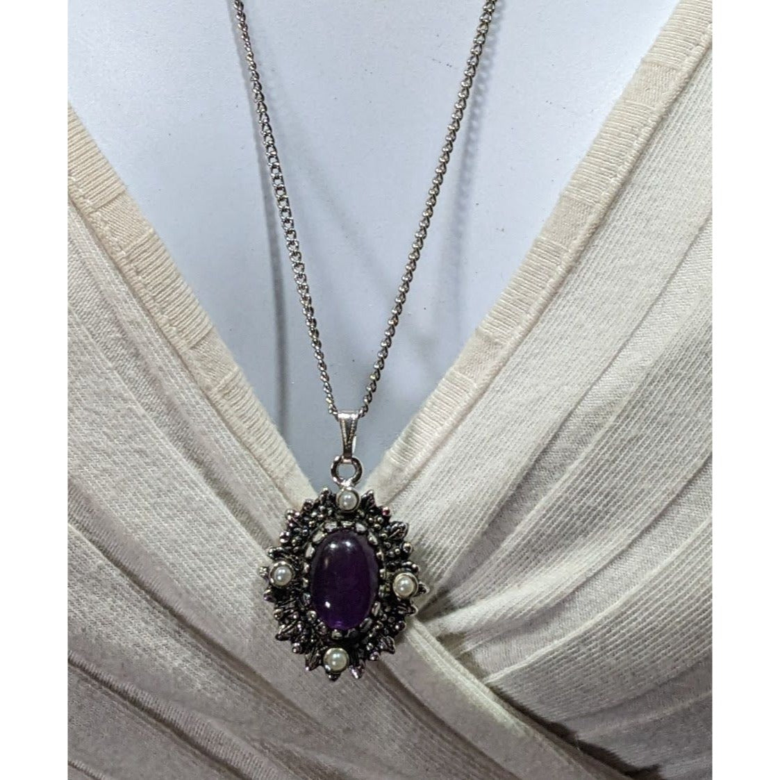 Vintage Sarah Coventry Catherine Gothic Purple Cabochon Pendant Necklace
