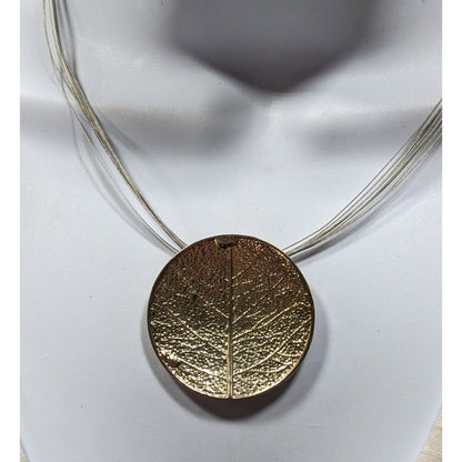 Caracol Leaf Embossed Gold Tone Pendant Necklace