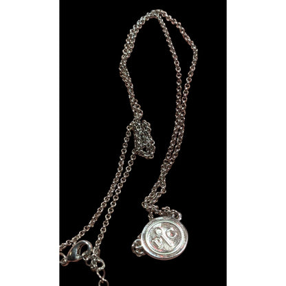 Pampered Chef Silver Tone Pendant Necklace