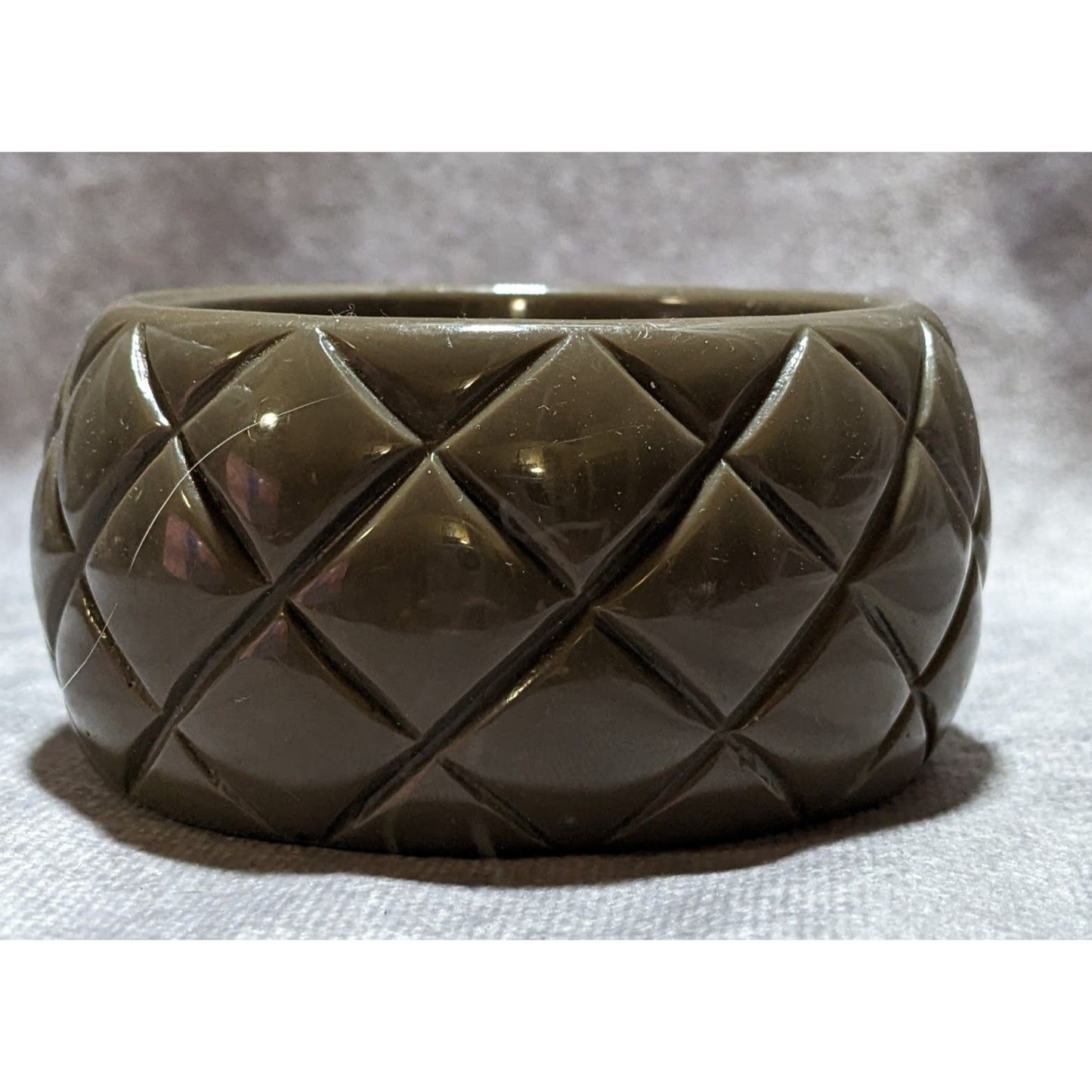 Grey Quilt Patterned Lucite Bangle