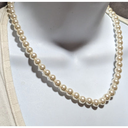 SU Vintage Faux Pearl Necklace