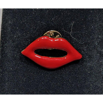 Vintage Open Red Lips Enamel Over Gold Tone Metal Lapel Pin