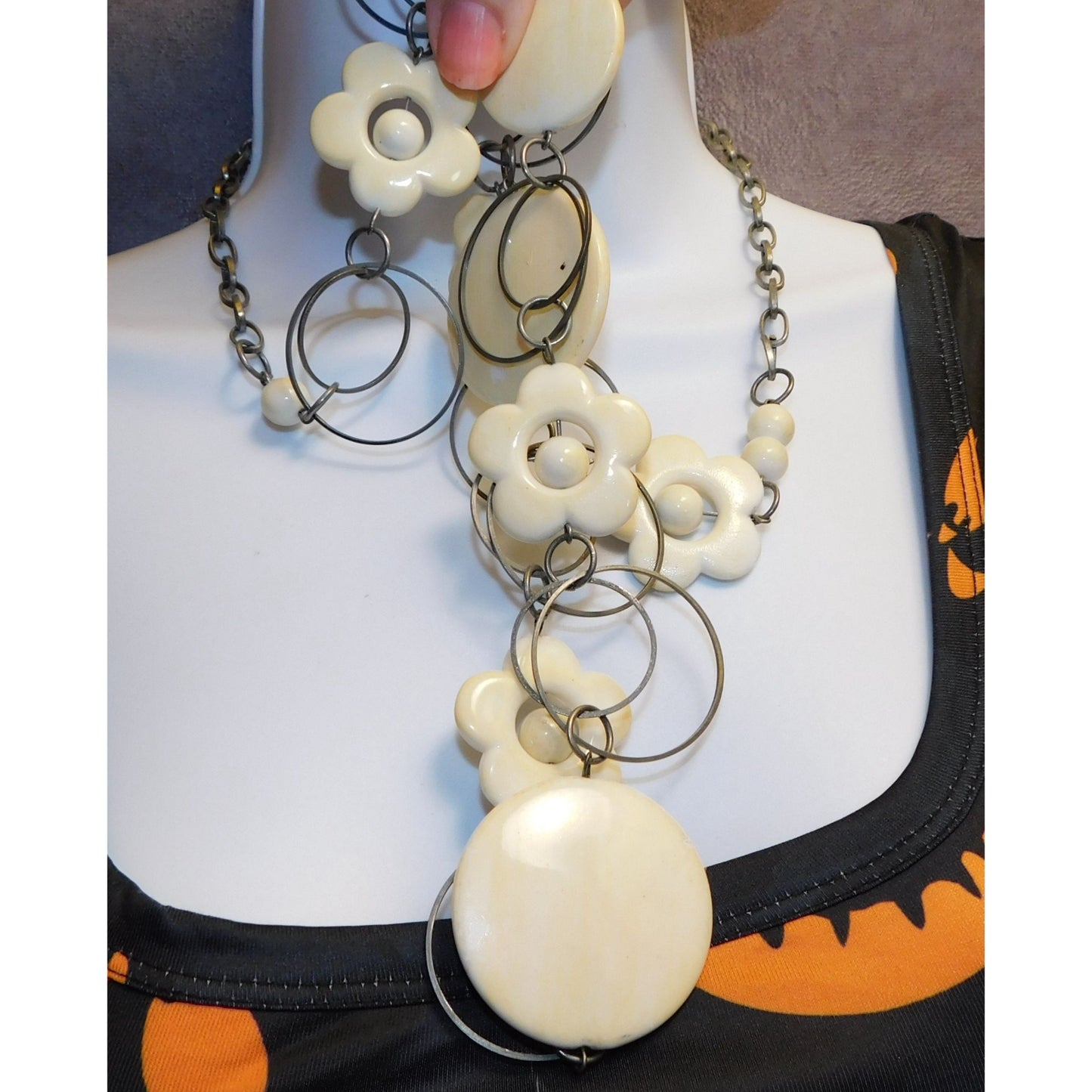 Retro Hippie Chunky White Floral Necklace