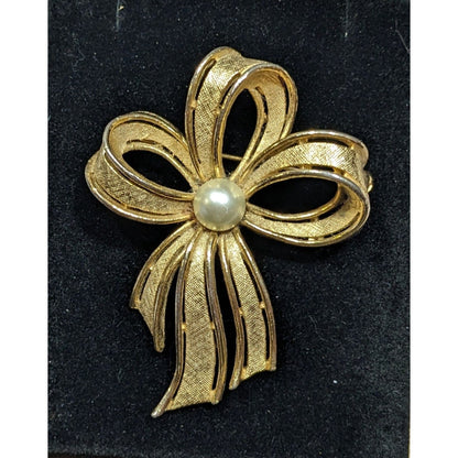 Vintage Lisner Gold Town Bow Brooch With Faux Pearl Accent