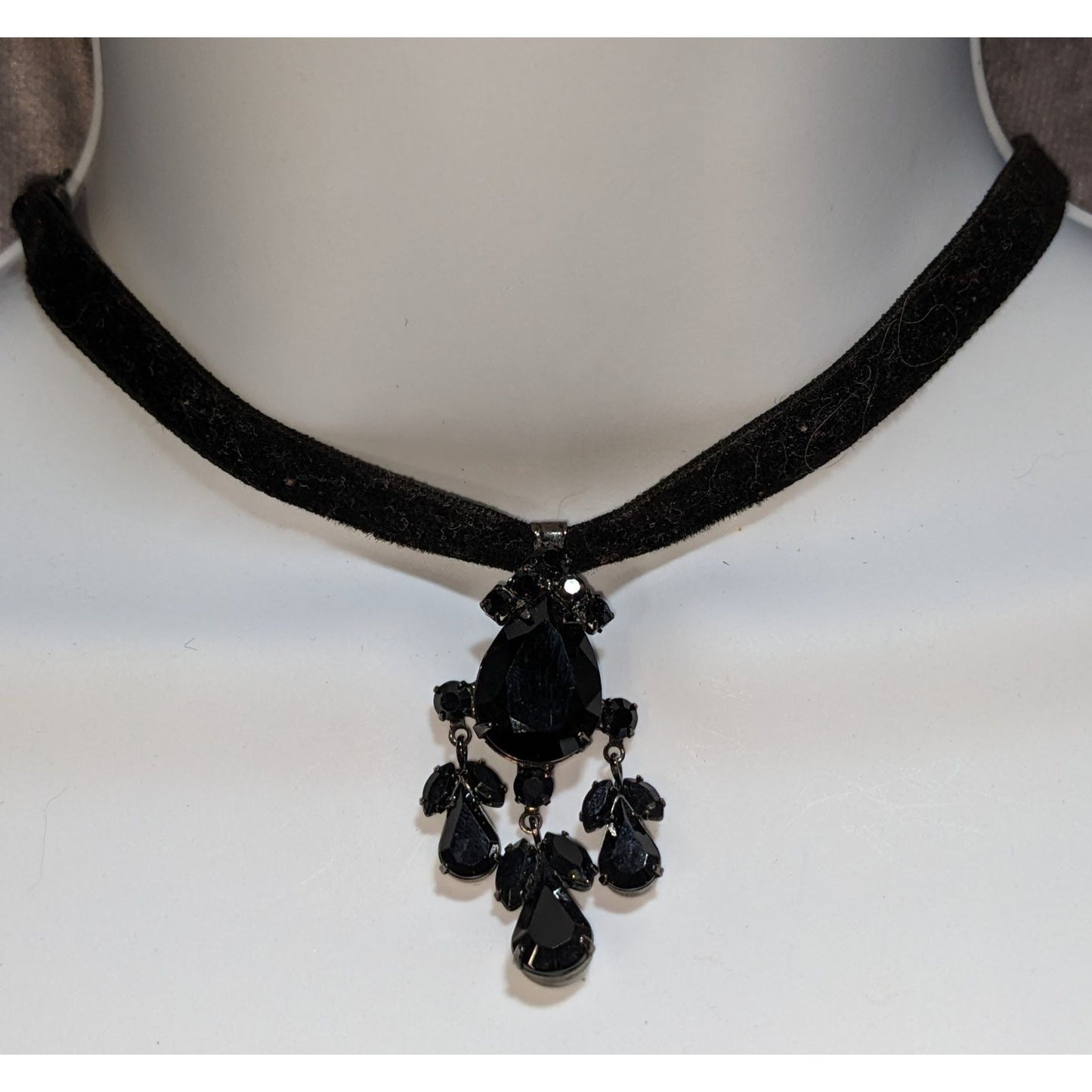 Black Velvet Choker Necklace Gothic Crystal Teardrop Dangles Romantic Style