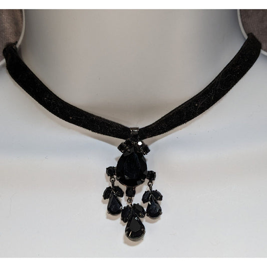 Black Velvet Choker Necklace Gothic Crystal Teardrop Dangles Romantic Style