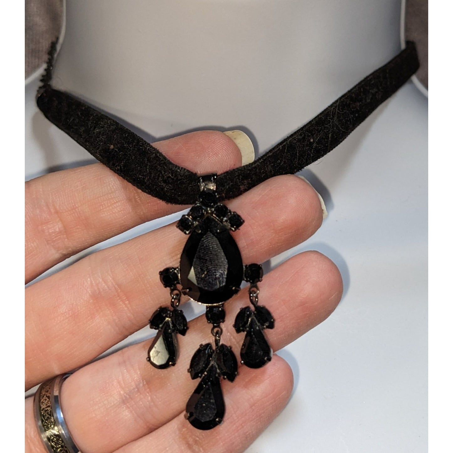 Black Velvet Choker Necklace Gothic Crystal Teardrop Dangles Romantic Style