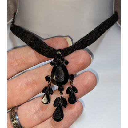 Black Velvet Choker Necklace Gothic Crystal Teardrop Dangles Romantic Style