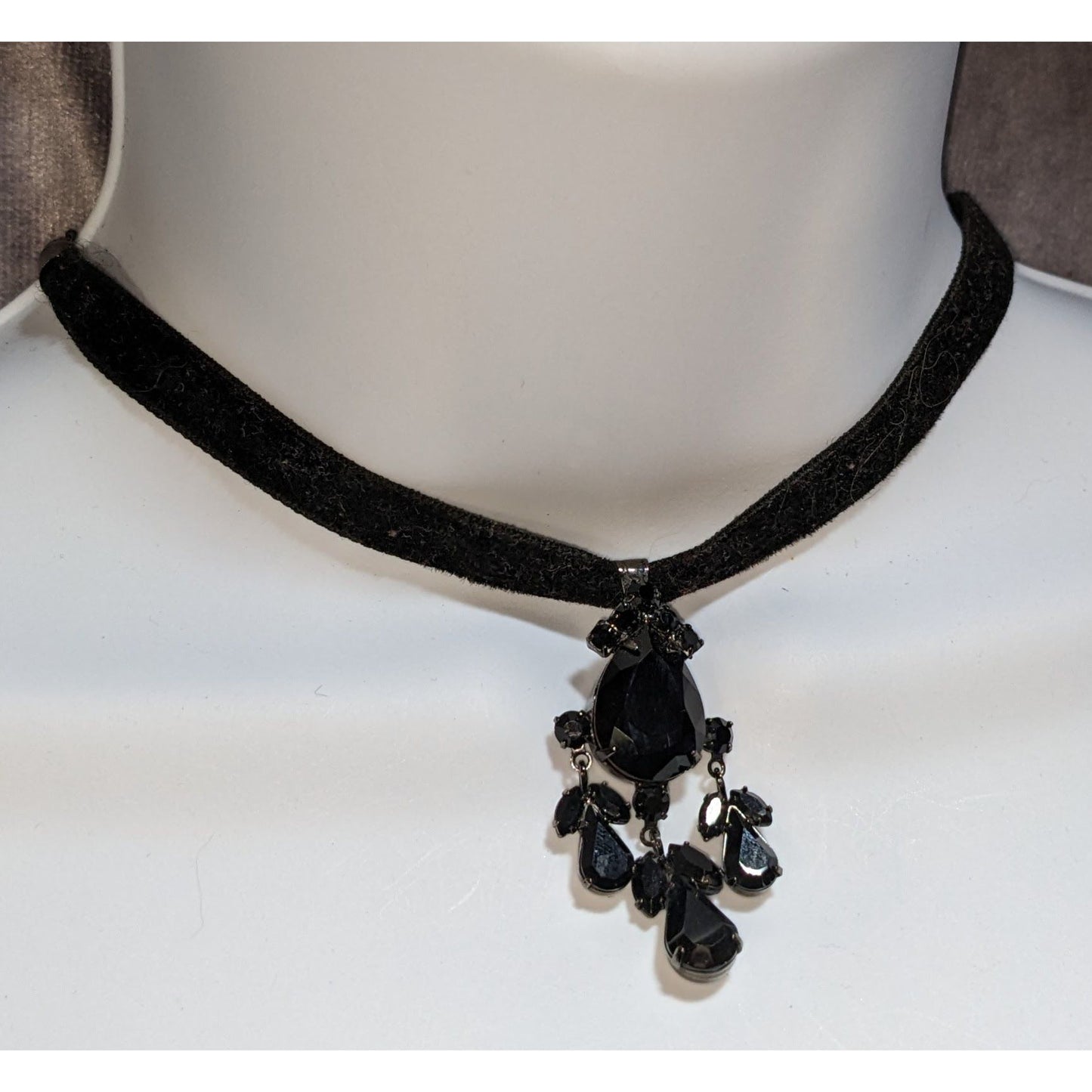 Black Velvet Choker Necklace Gothic Crystal Teardrop Dangles Romantic Style