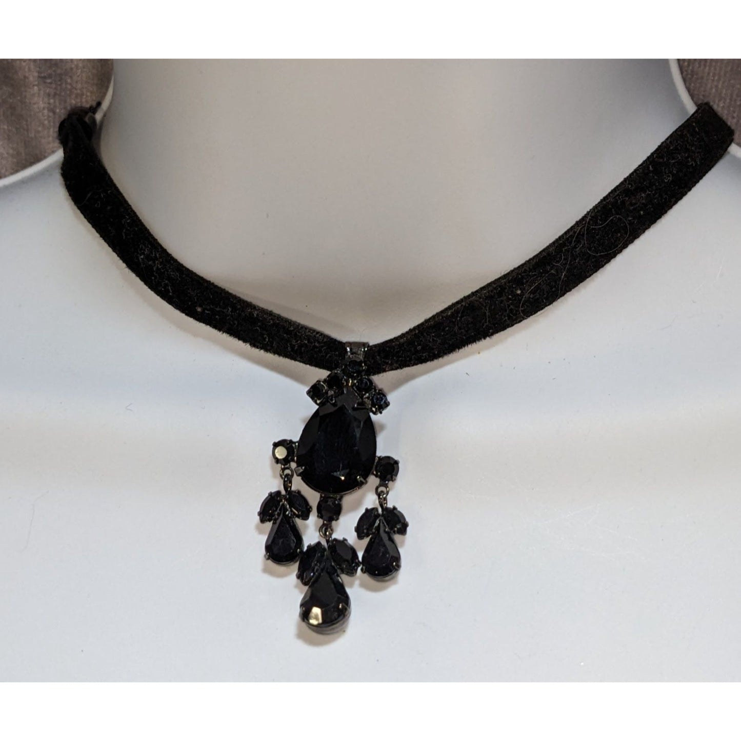 Black Velvet Choker Necklace Gothic Crystal Teardrop Dangles Romantic Style
