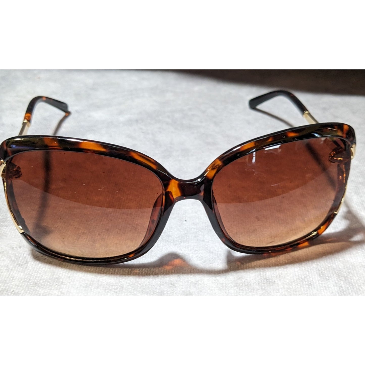 Tahari Butterfly Tortoise Trendy SUnglasses