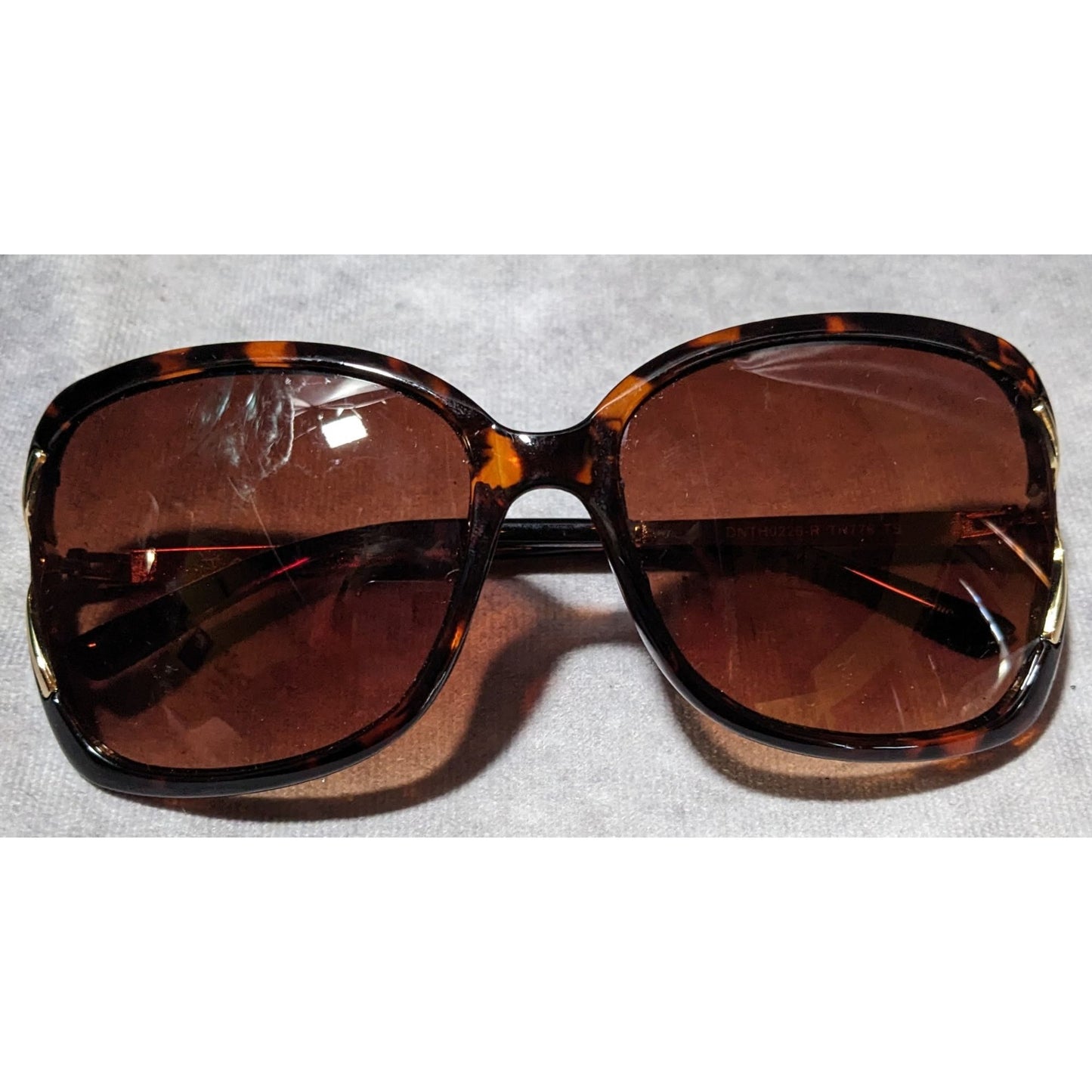 Tahari Butterfly Tortoise Trendy SUnglasses