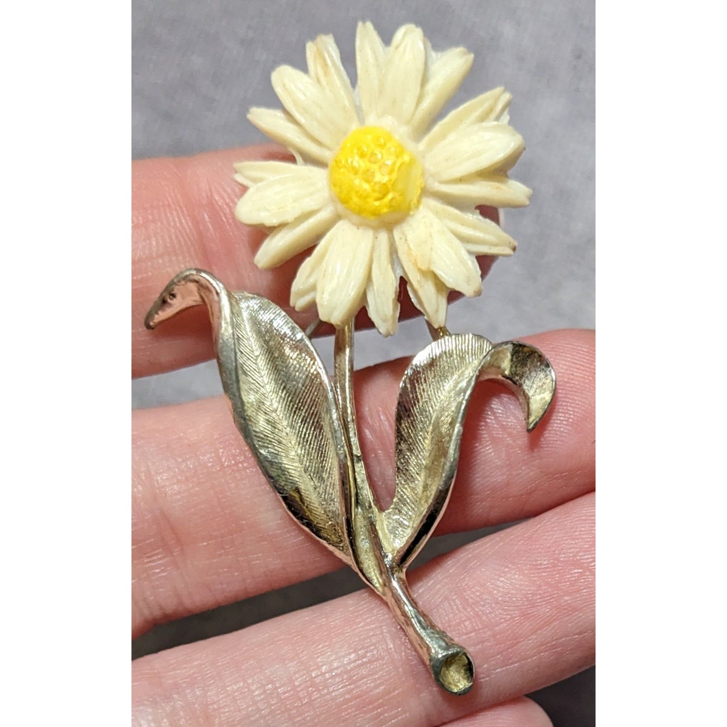 Vintage Sarah Coventry Silver And White Daisy Brooch