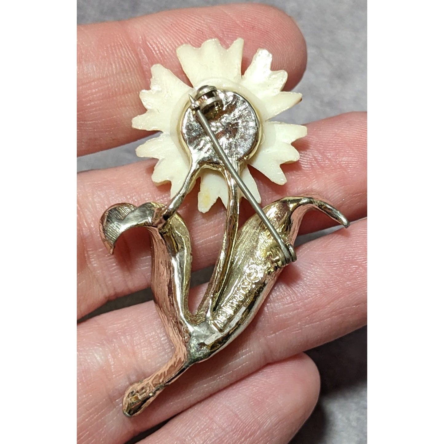 Vintage Sarah Coventry Silver And White Daisy Brooch