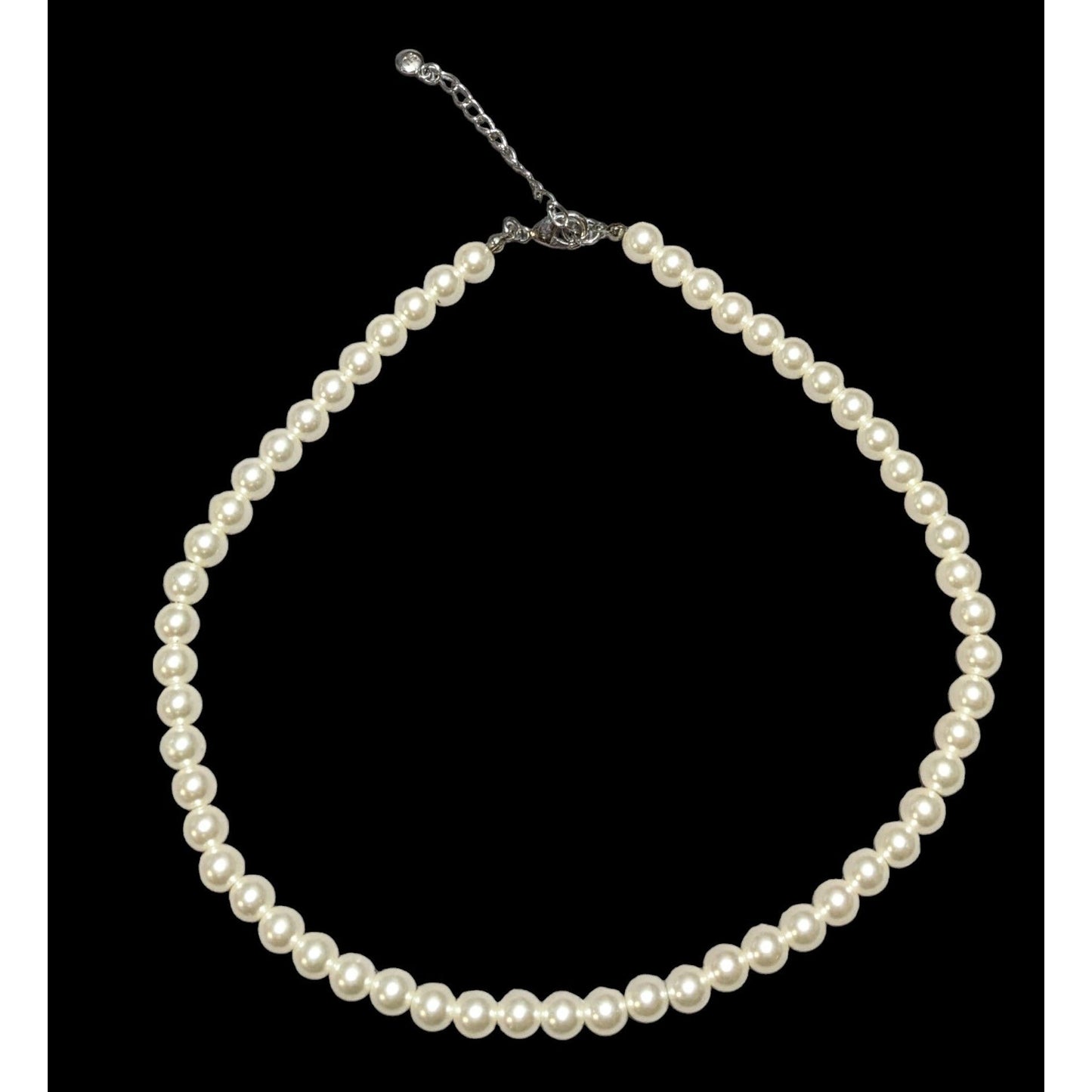 SU Vintage Faux Pearl Necklace