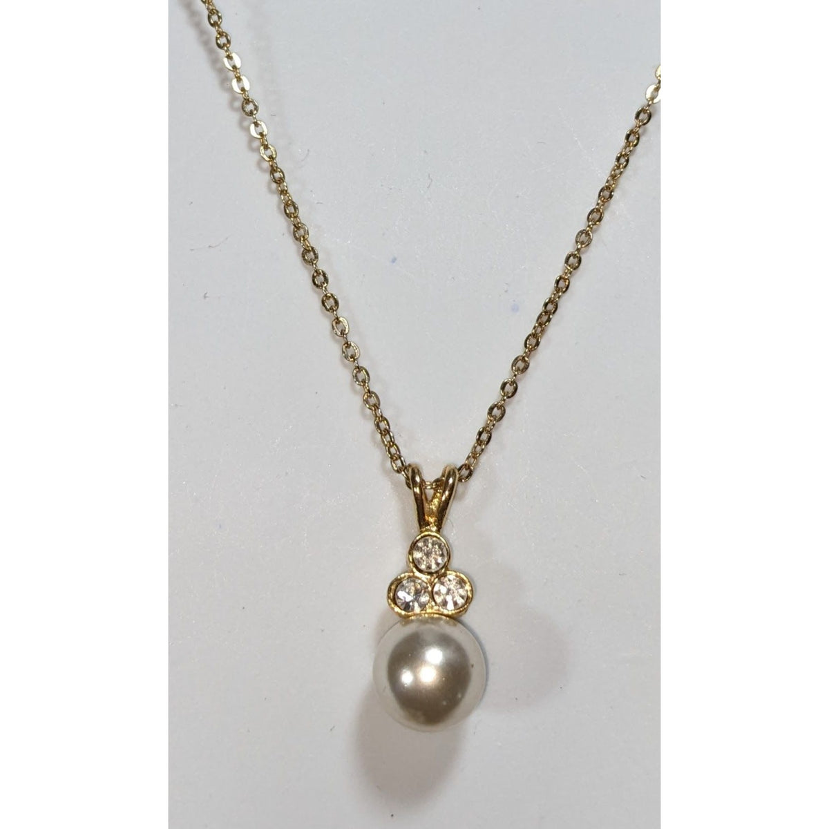 Romantic Bridal Faux Pearl Gold Tone Rhinestone Pendant Necklace 17 Inch