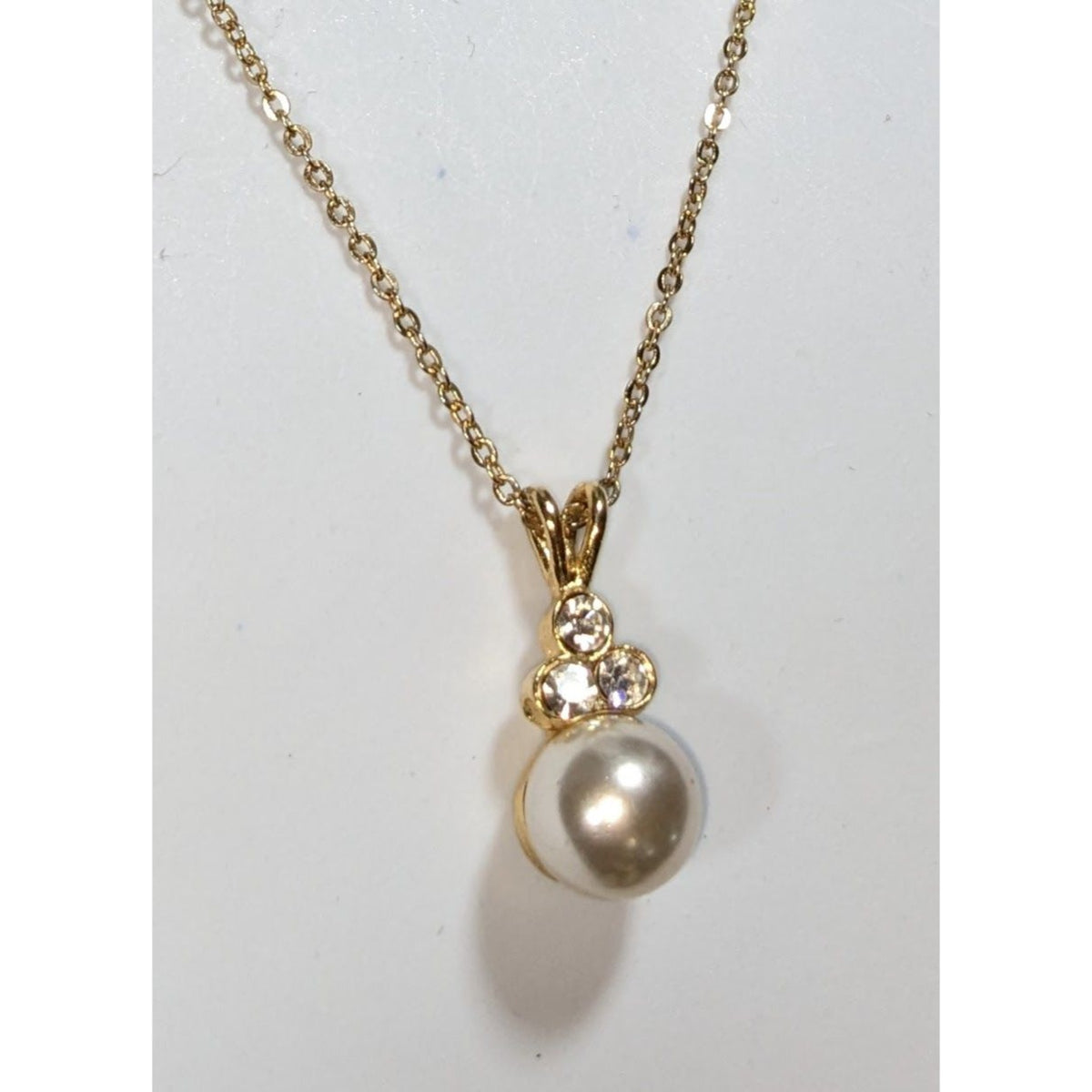 Romantic Bridal Faux Pearl Gold Tone Rhinestone Pendant Necklace 17 Inch