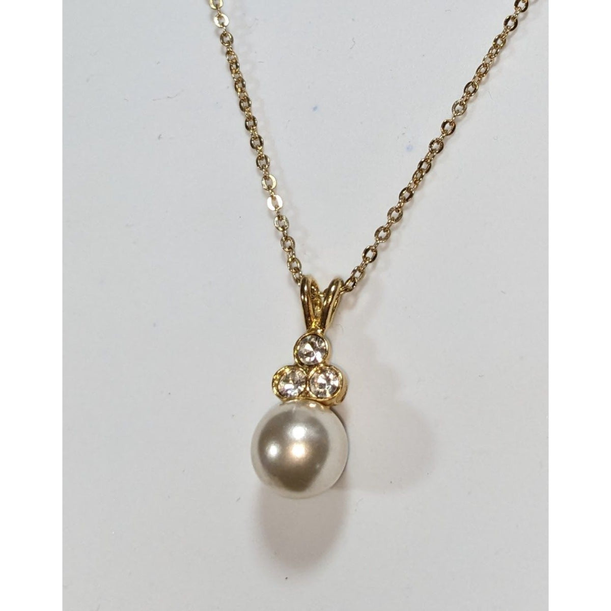 Romantic Bridal Faux Pearl Gold Tone Rhinestone Pendant Necklace 17 Inch