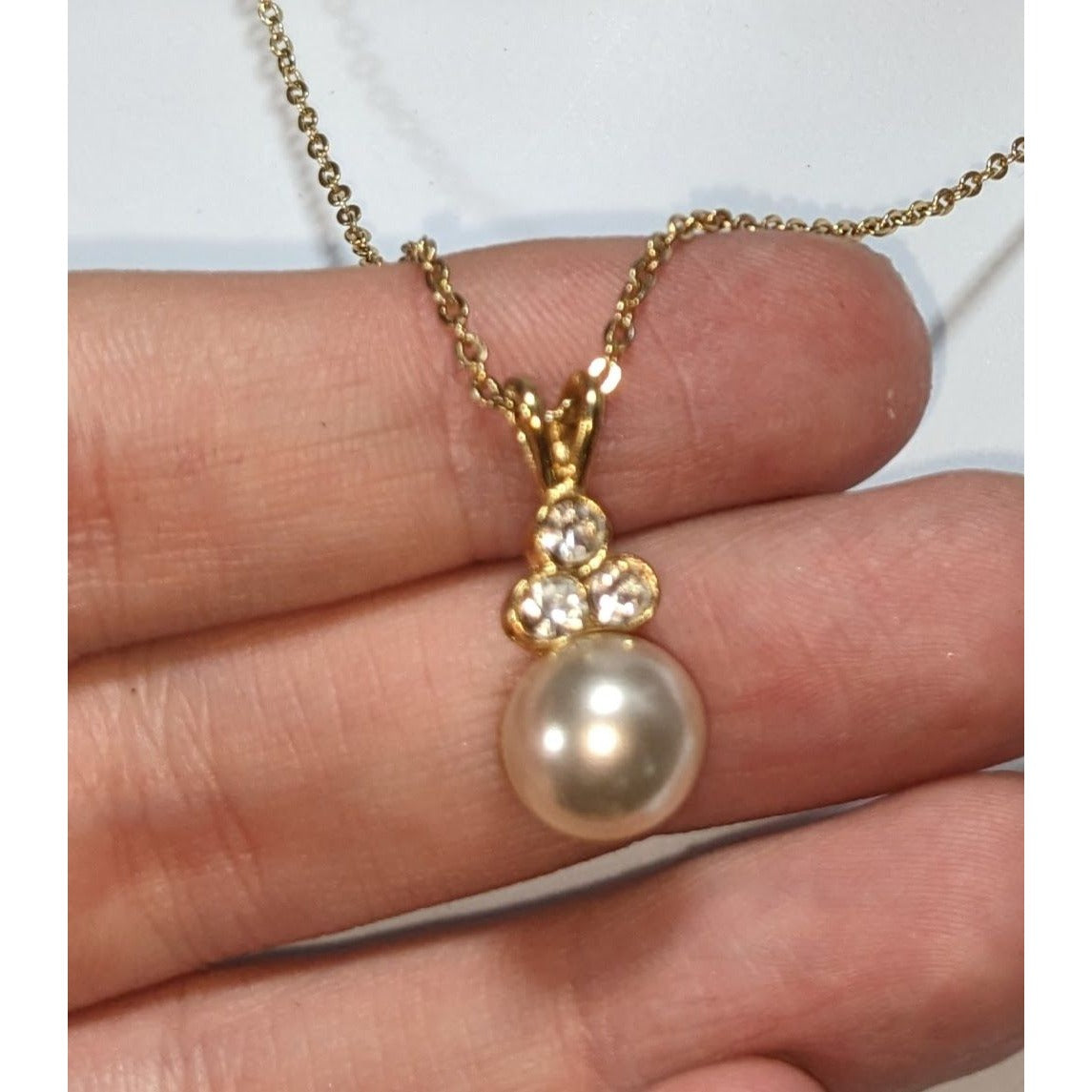 Romantic Bridal Faux Pearl Gold Tone Rhinestone Pendant Necklace 17 Inch