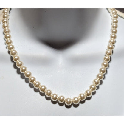 SU Vintage Faux Pearl Necklace