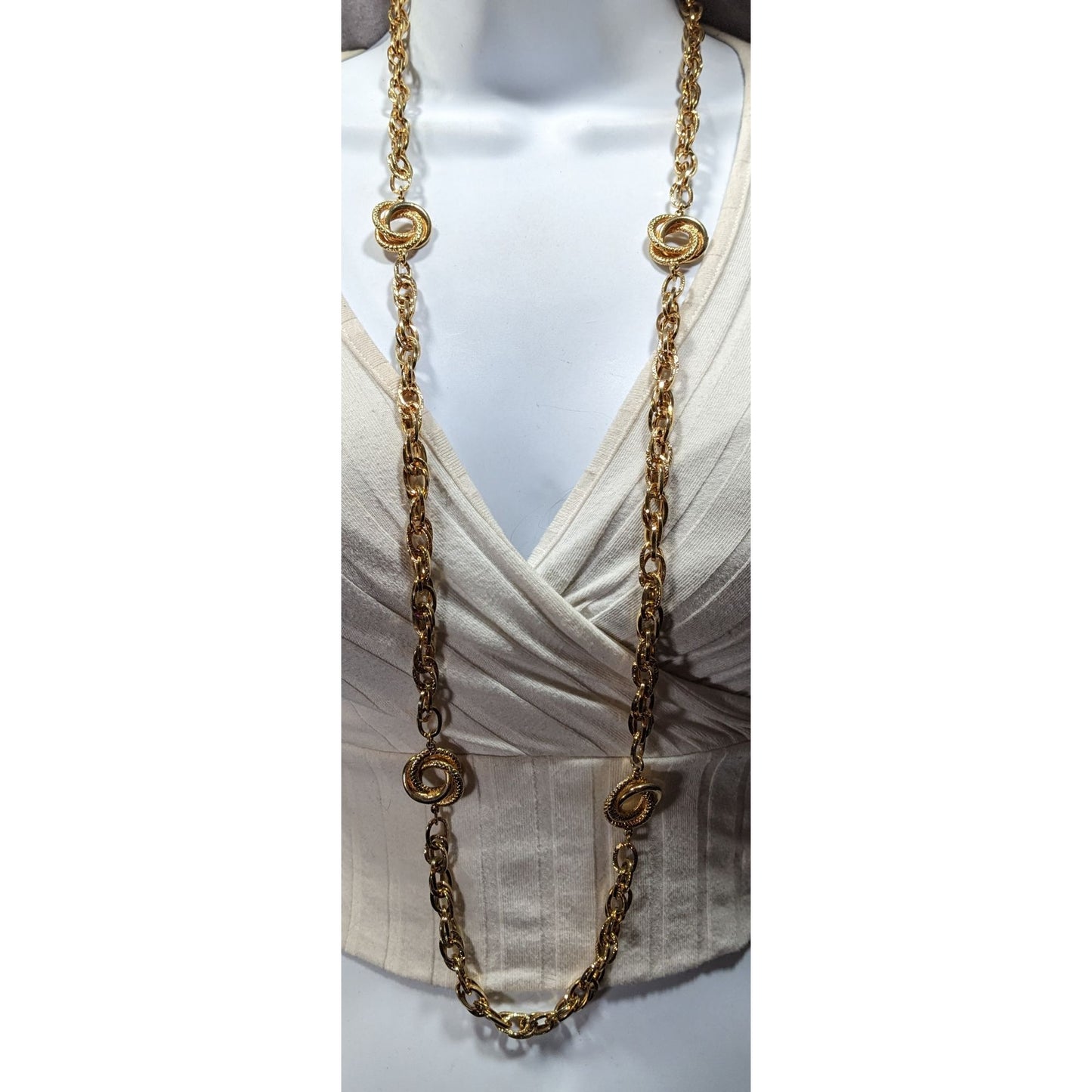 Elegant Chain Necklace With Snake Texture Engraved Accents Gold Tone