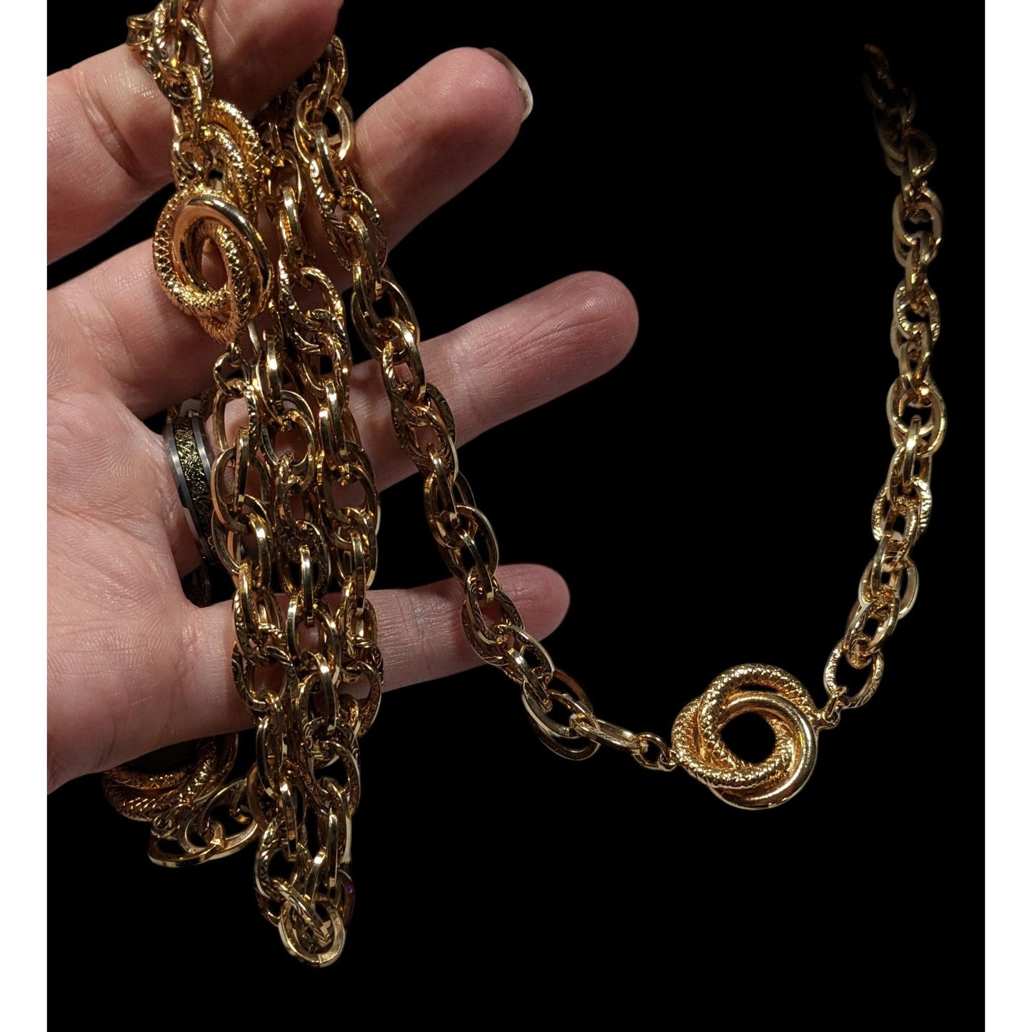 Elegant Chain Necklace With Snake Texture Engraved Accents Gold Tone
