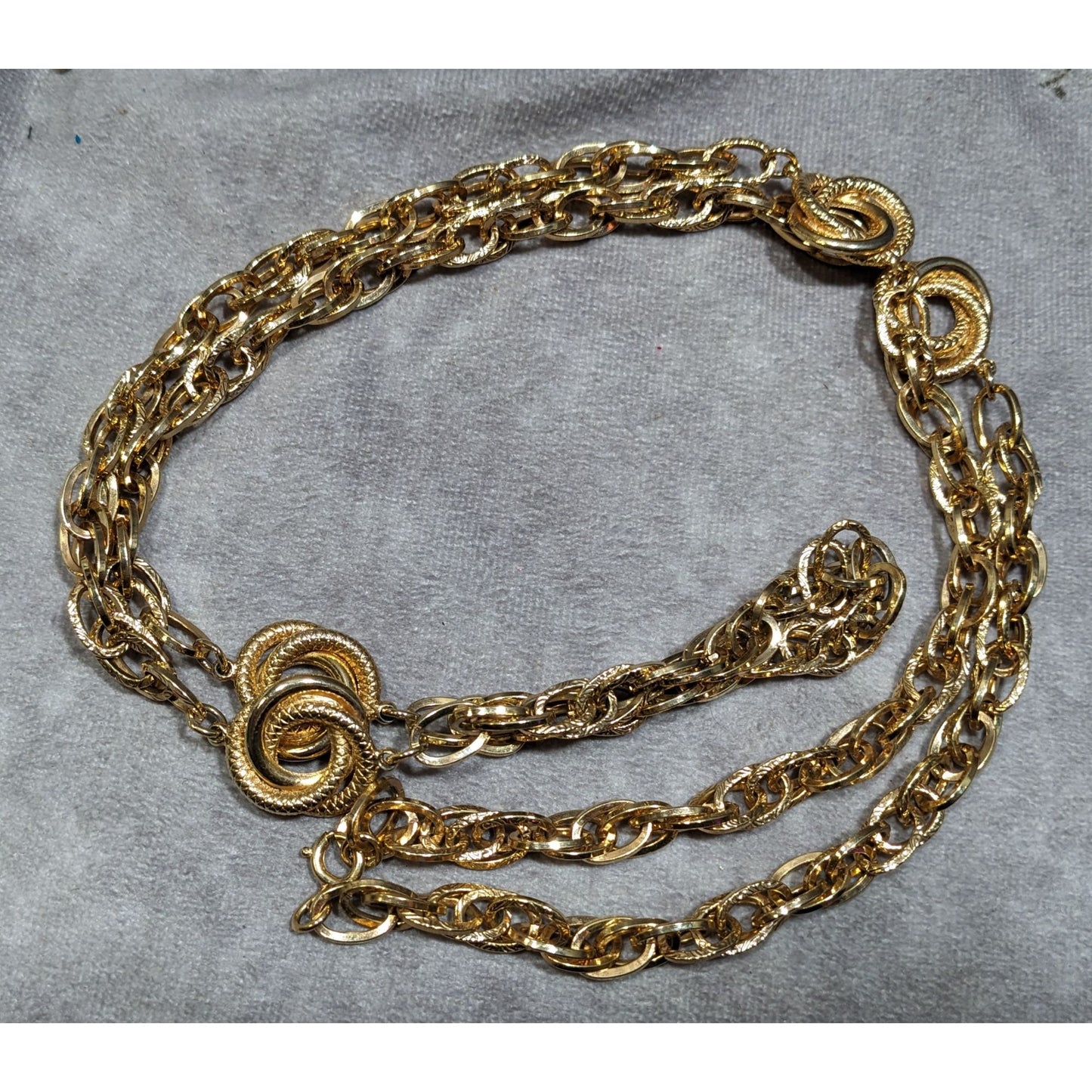 Elegant Chain Necklace With Snake Texture Engraved Accents Gold Tone