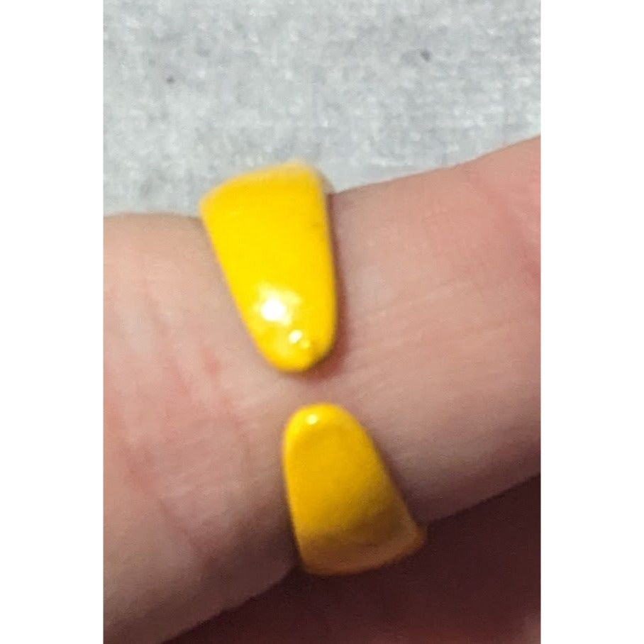 Funky Yellow Metal Scalloped Enamel Coated Ring Size 6 1/2