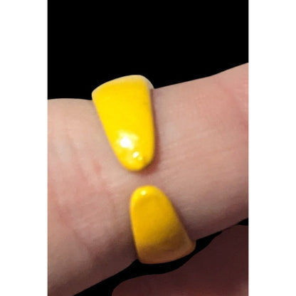 Funky Yellow Metal Scalloped Enamel Coated Ring Size 6 1/2