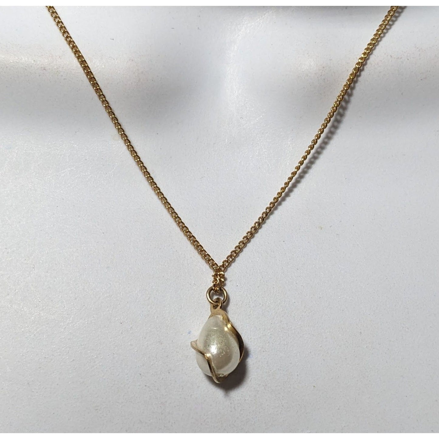 Elegant Swirl Wrapped Pearl Pendant Necklace