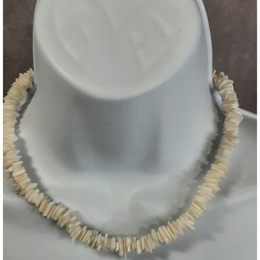 Vintage 90s Beachy White Shell Chip Necklace
