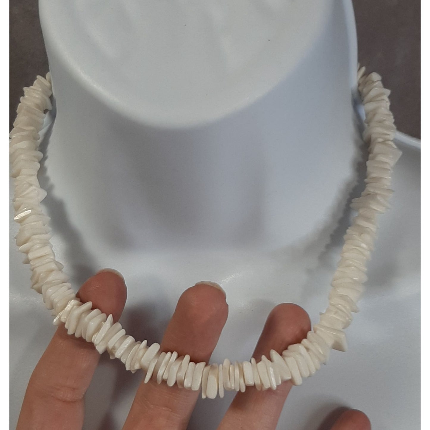 Vintage 90s Beachy White Shell Chip Necklace