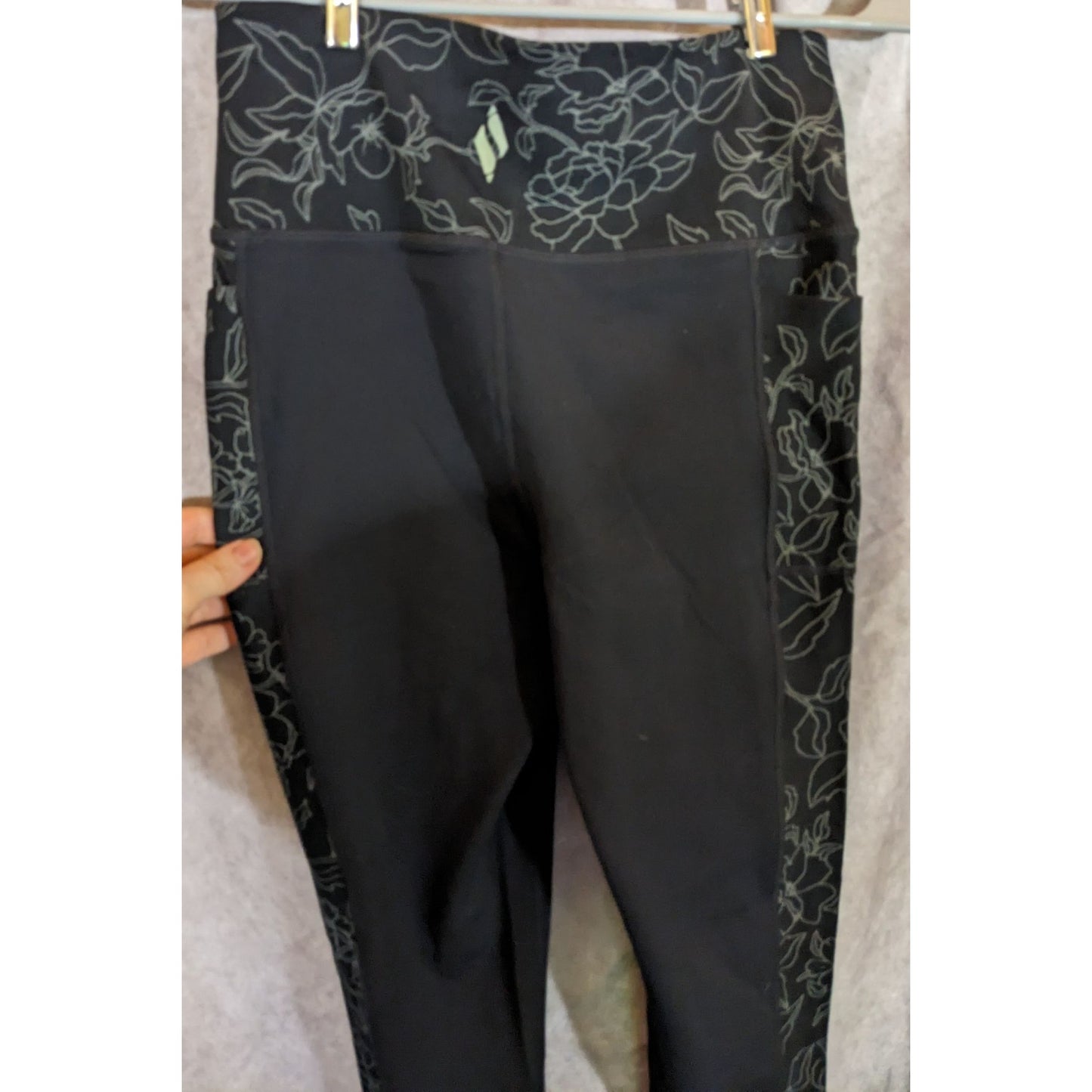 Skechers Black Floral Print High Waist Leggings Size M