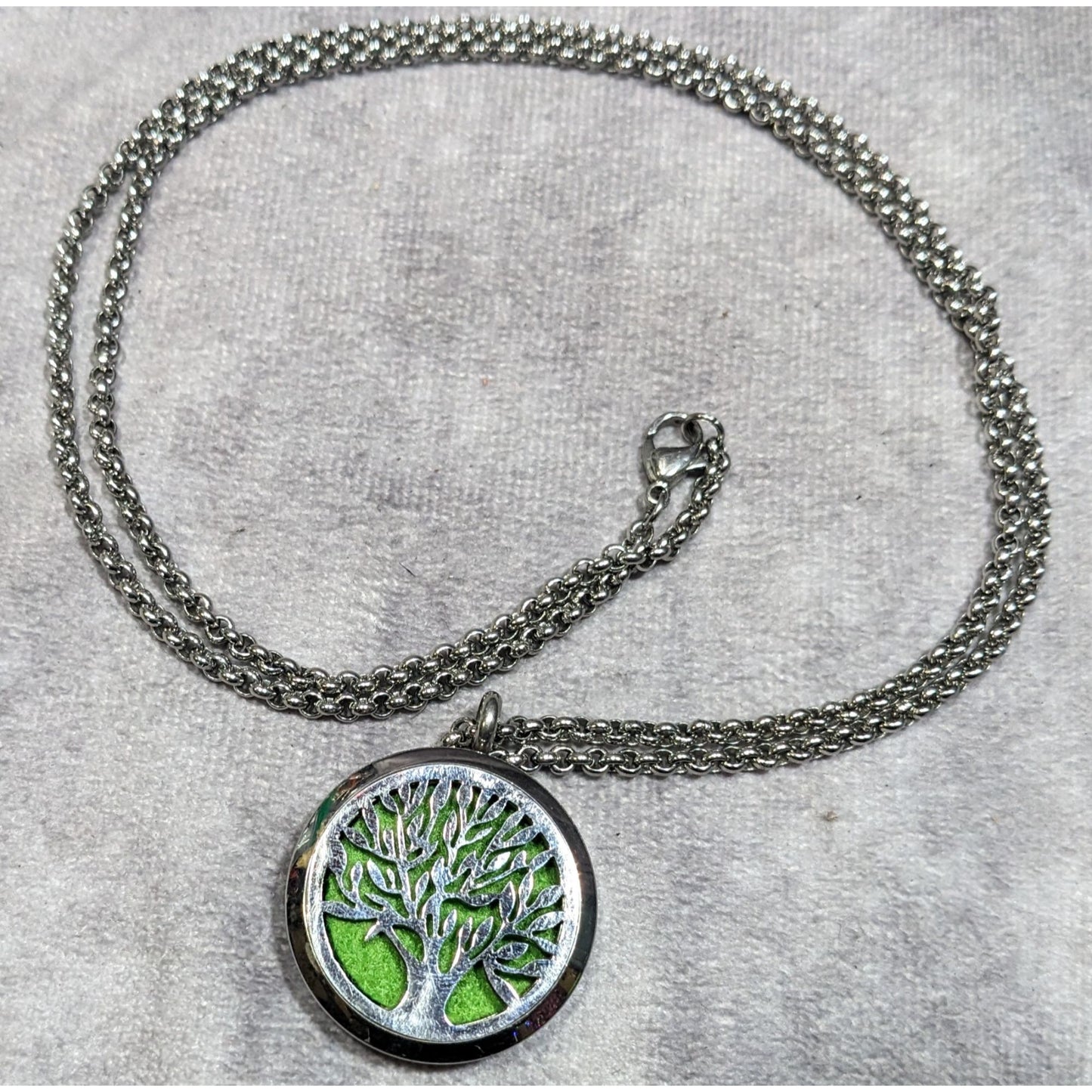 Nature Inspired Aromatherapy Pendant Necklace With Tree Detail