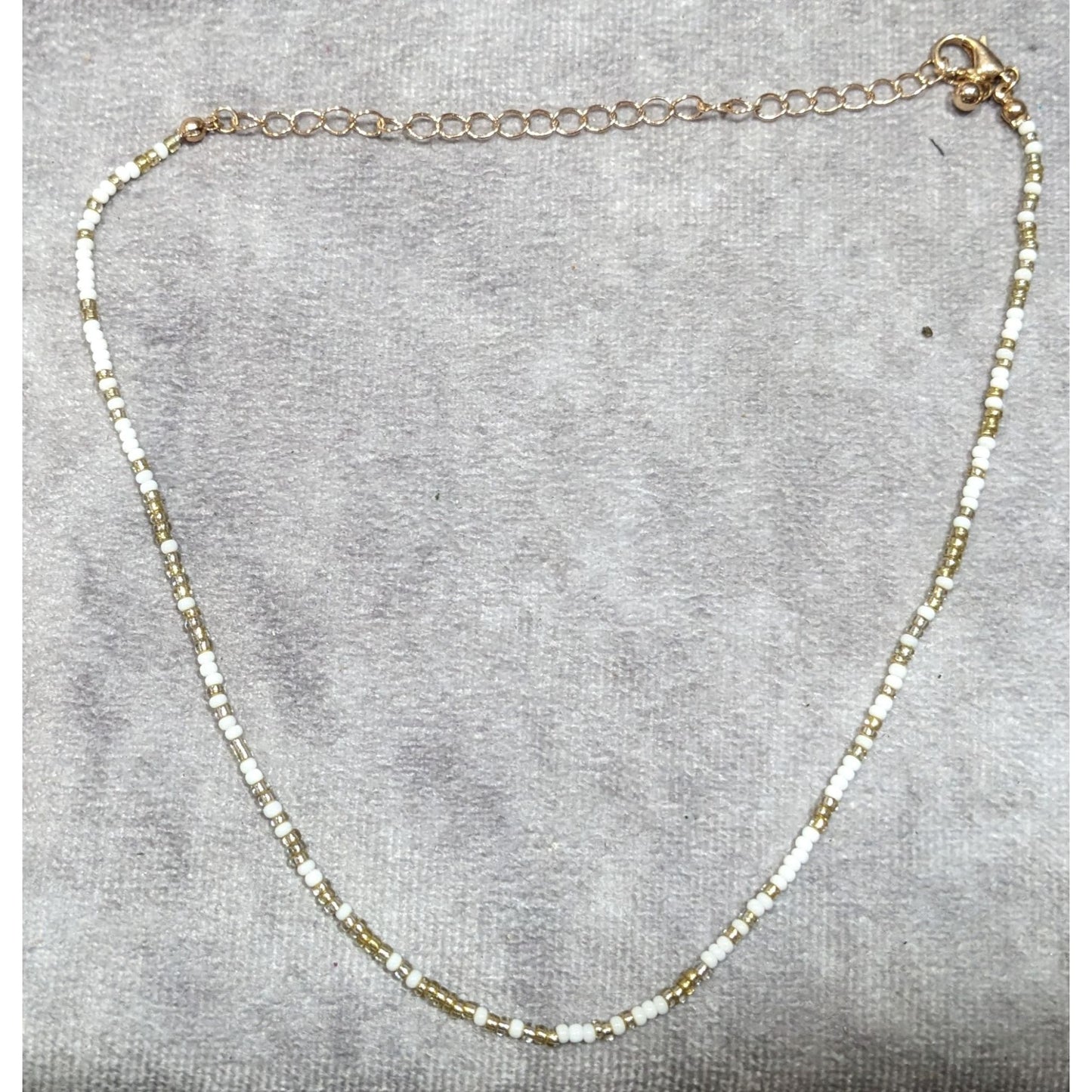 Simple Casual White And Gold Tone Glass Beaded Necklace