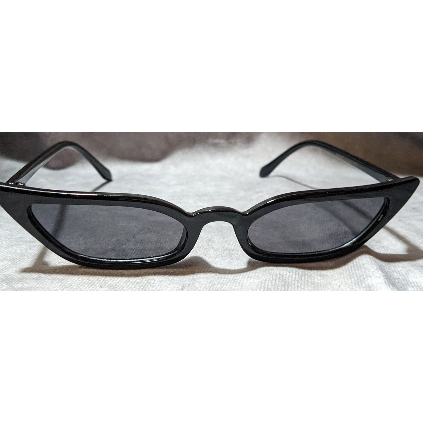 W&Y Ying Gothic Thin Cateye Vampire Sunglasses