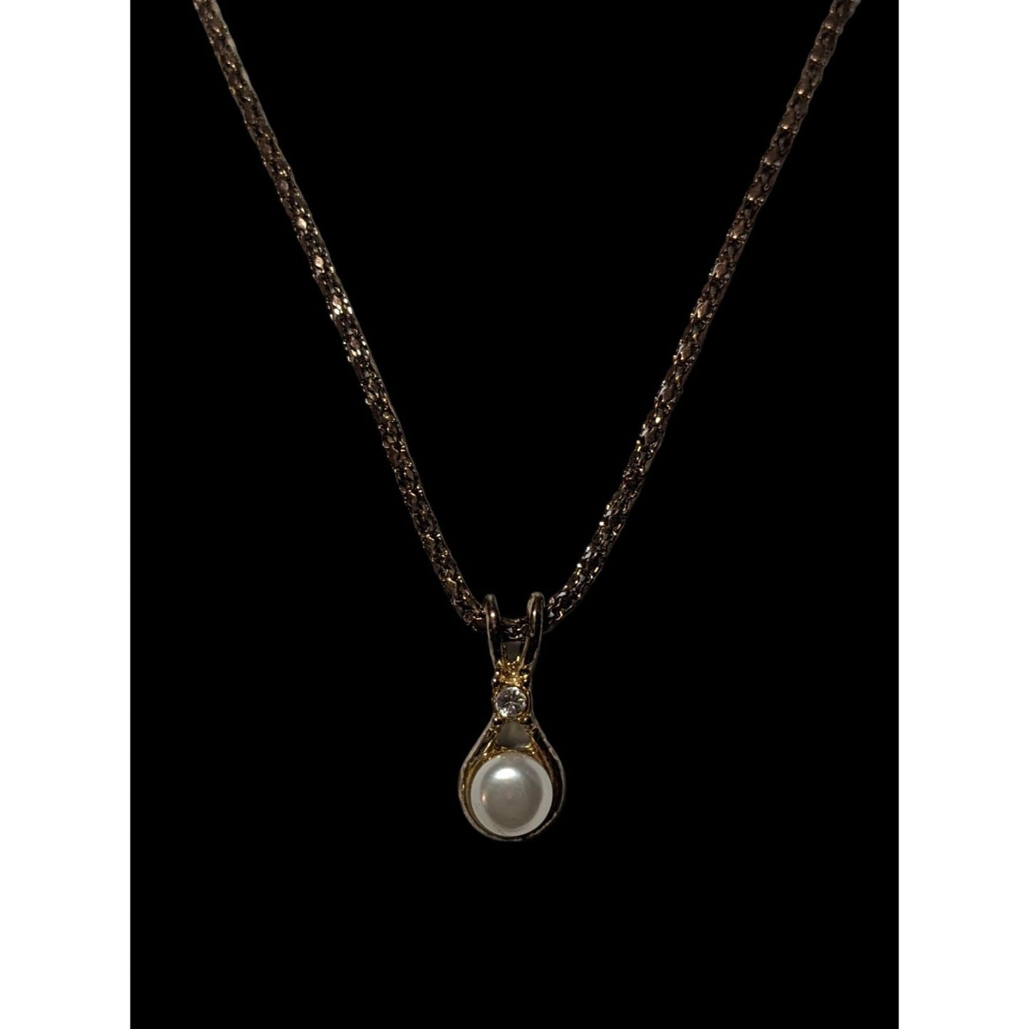 Minimalist Gold Rhinestone Pearl Pendant Necklace