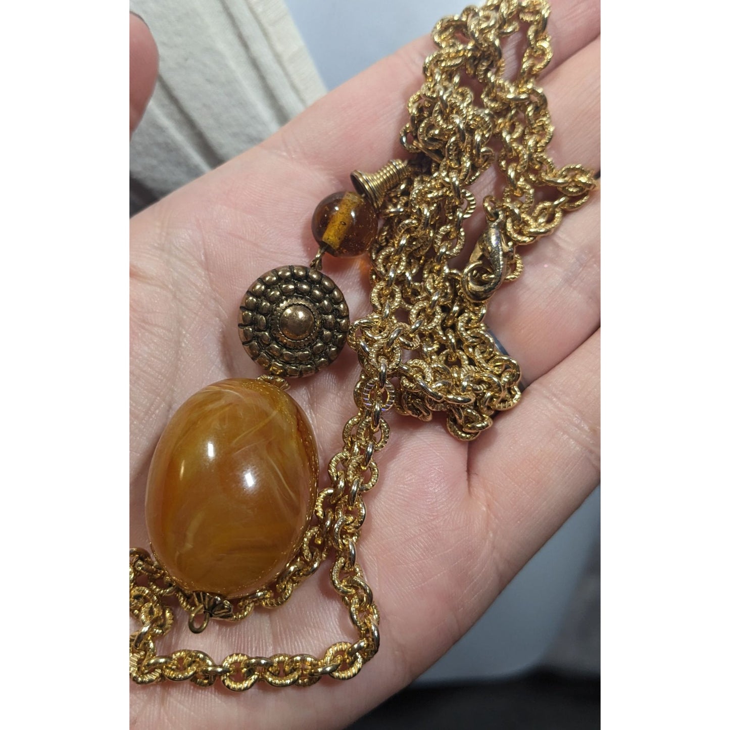 Retro Gold Tone And Honey Pendant Necklace