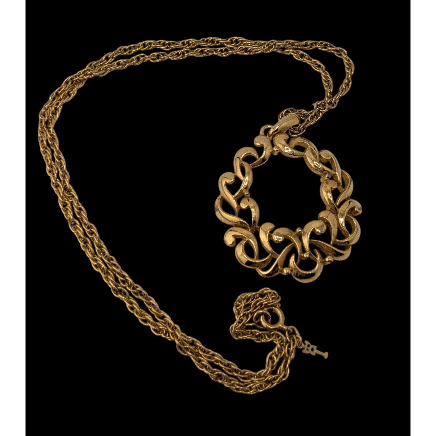 Vintage Trifari Scroll Wreath Pendant Necklace Gold Elegant Jewelry